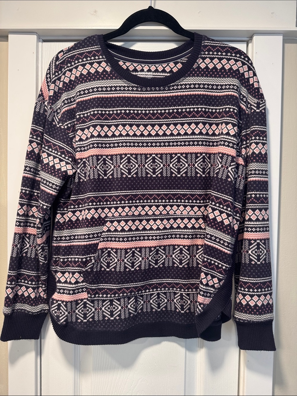 Cuddl Duds Patterned Crewneck Sweater in Dark Purple and Pink